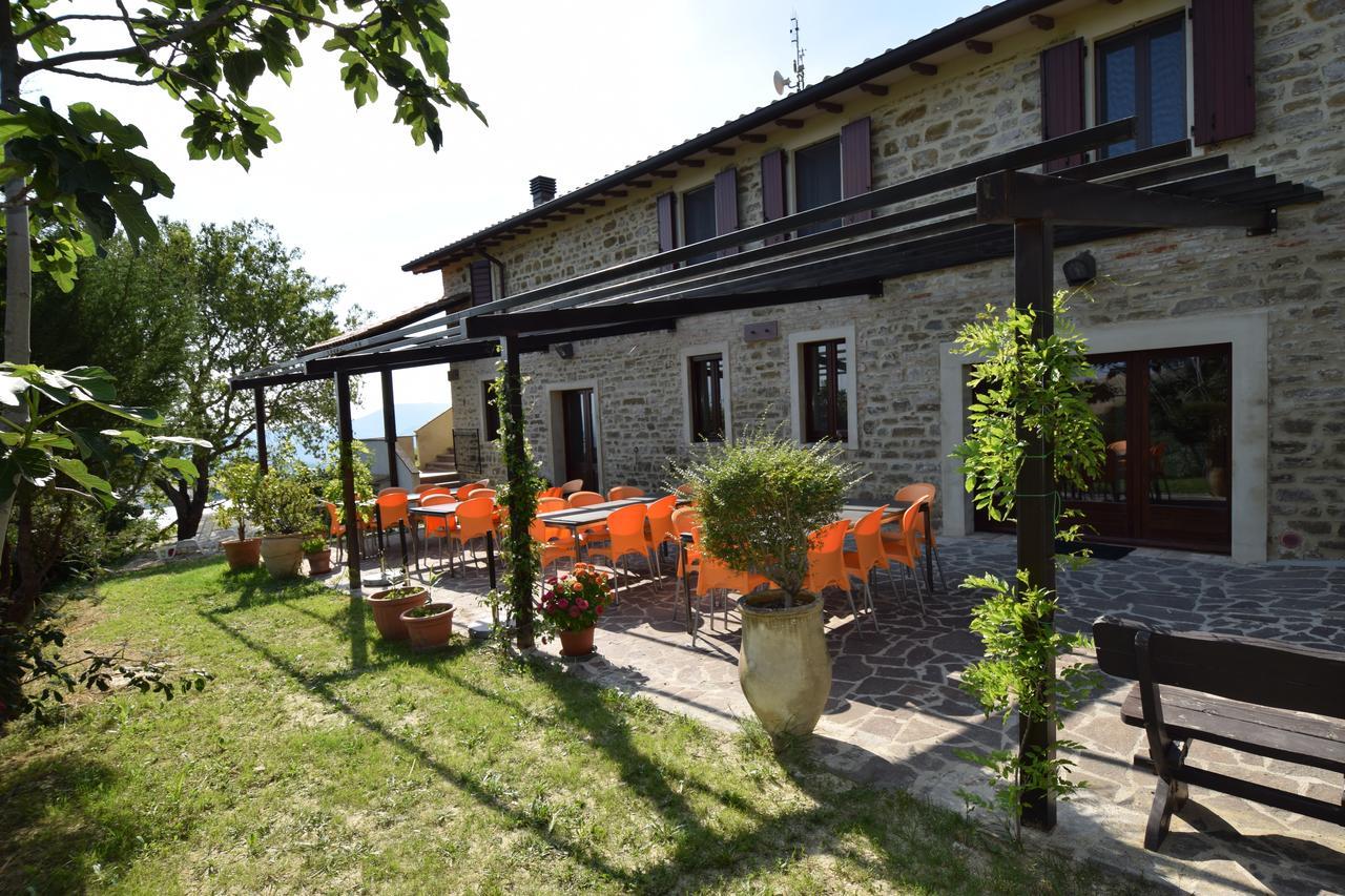 Agriturismo Terra Selvatica Valfabbrica ภายนอก รูปภาพ