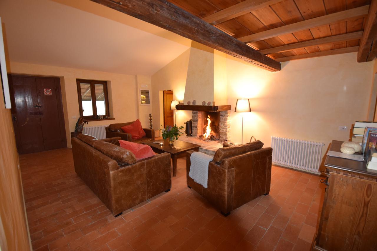 Agriturismo Terra Selvatica Valfabbrica ภายนอก รูปภาพ